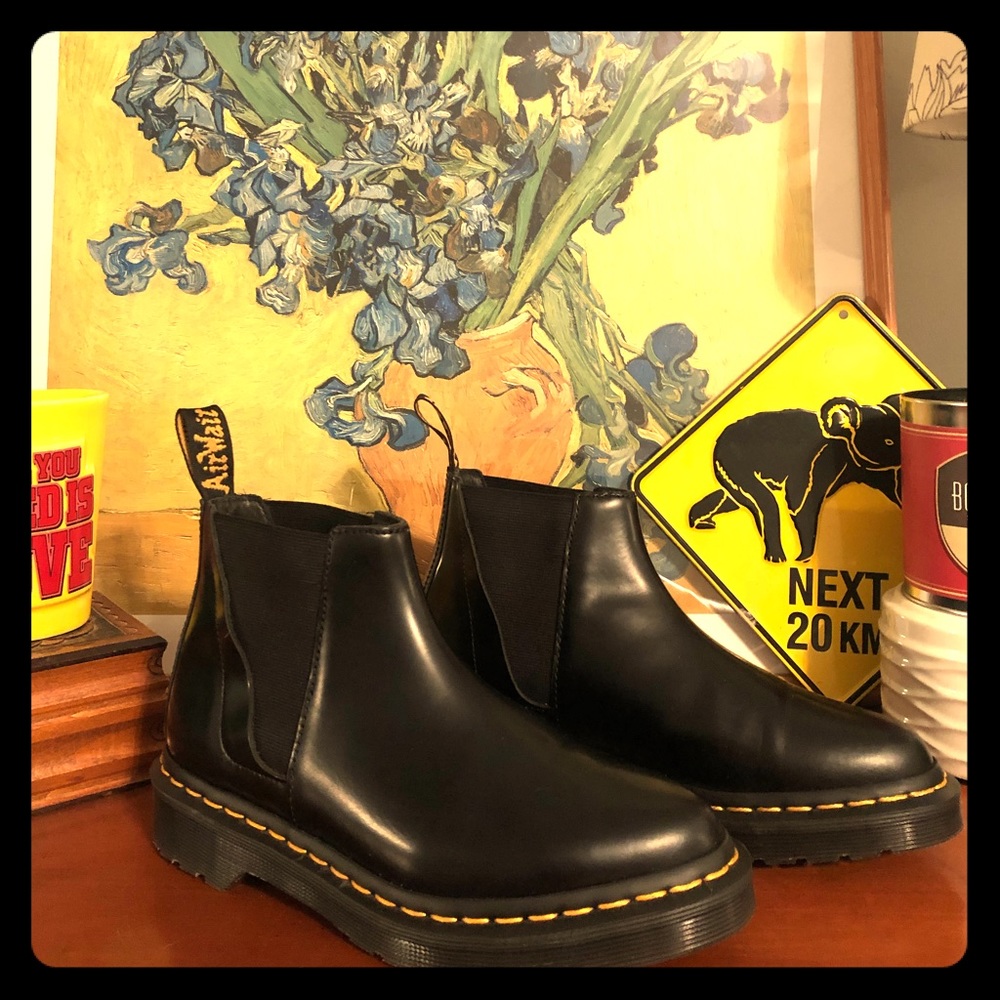 ✨Perfect Condition Doc Martens Chelsea Boots✨